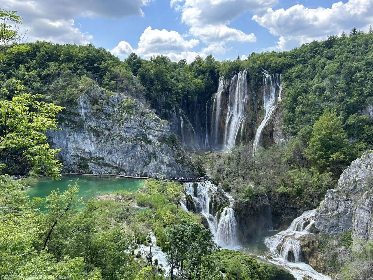 grande chute et chutes des lacs inférieurs plitvice