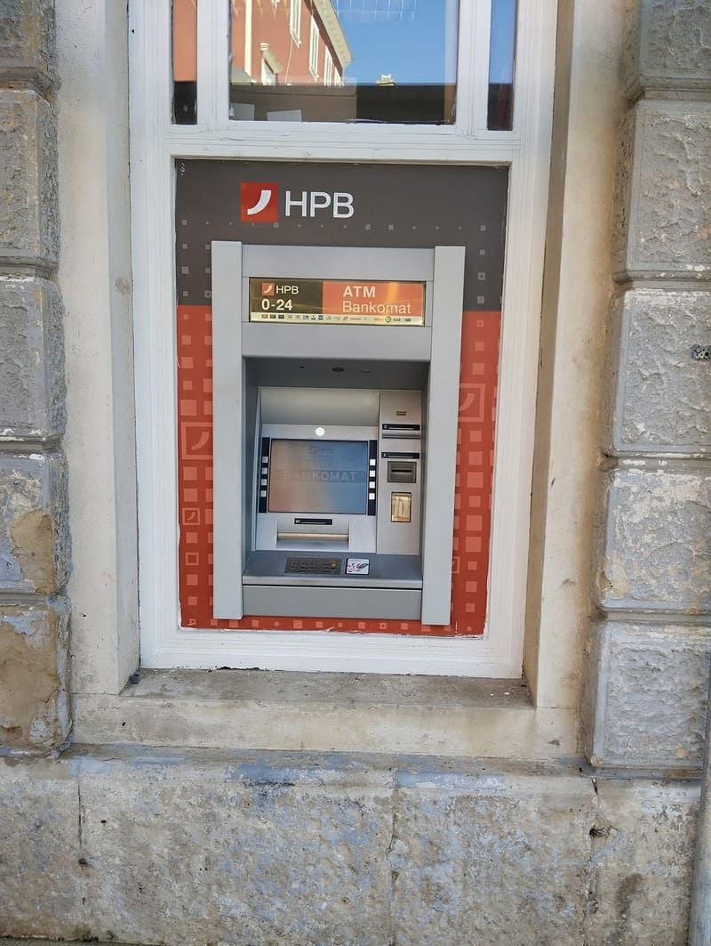 hpb guichet automatique de la poste croate pour des retraits sans frais