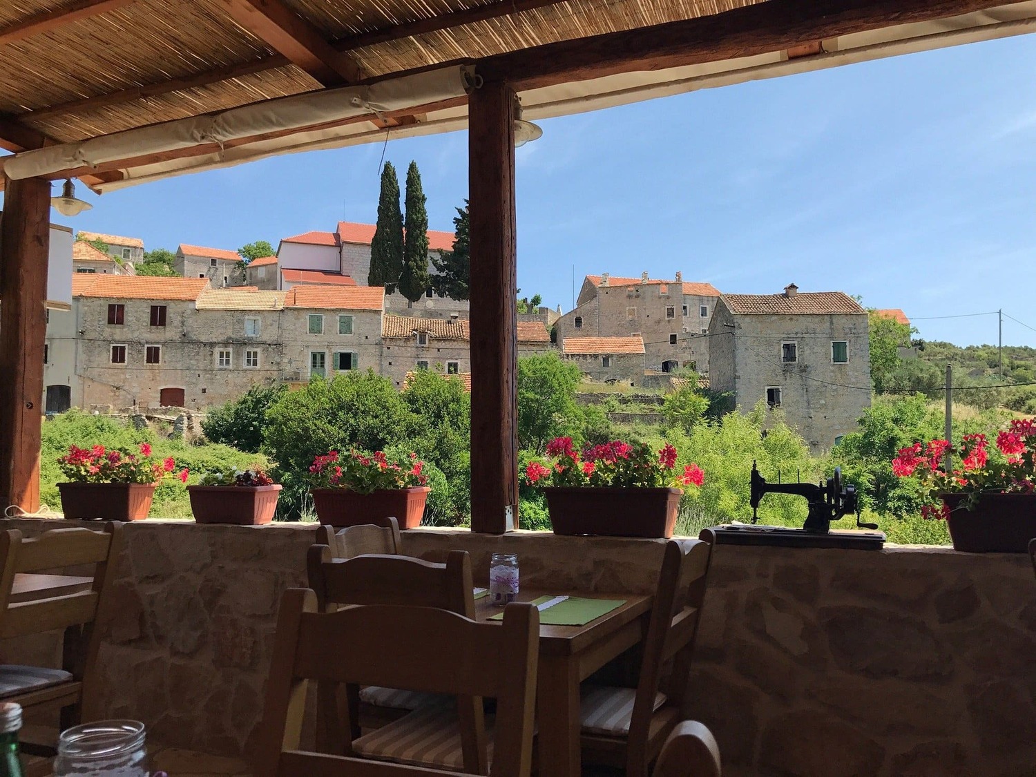 konoba zbondini vue sur le village de velo grablje
