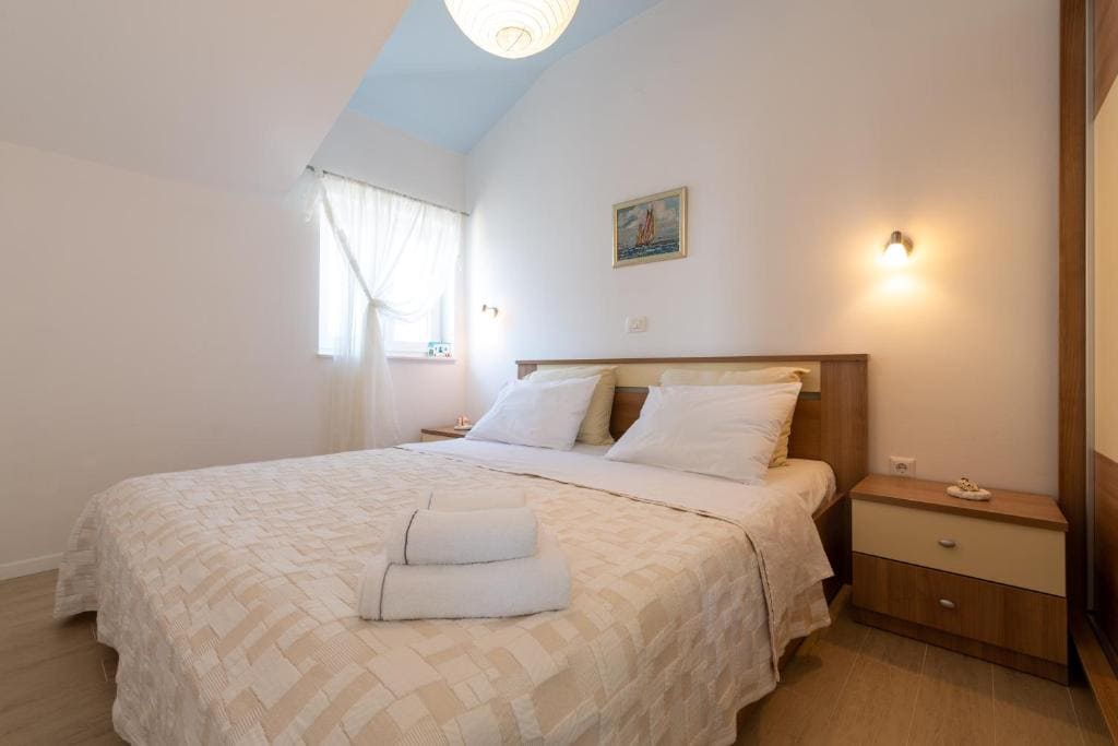lit double appartement barba maslenica (1)