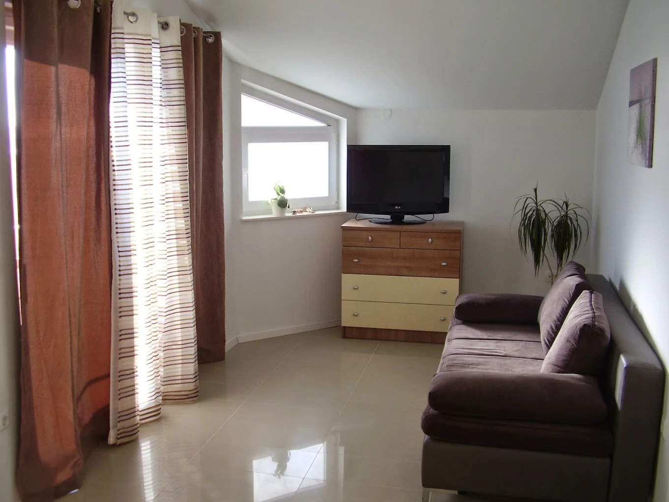 maslenica appartement barba séjour tv canapé