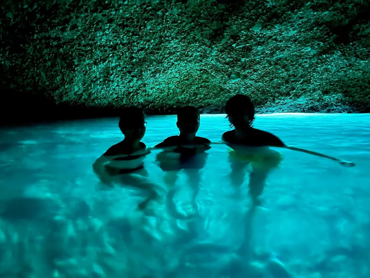 grotte sous marine plava grota sur l'île de cres