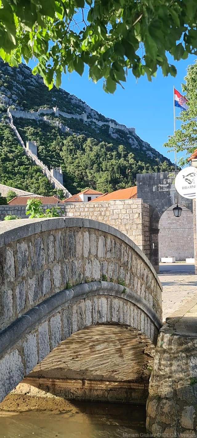 pont de ston pour accéder à la forteresse