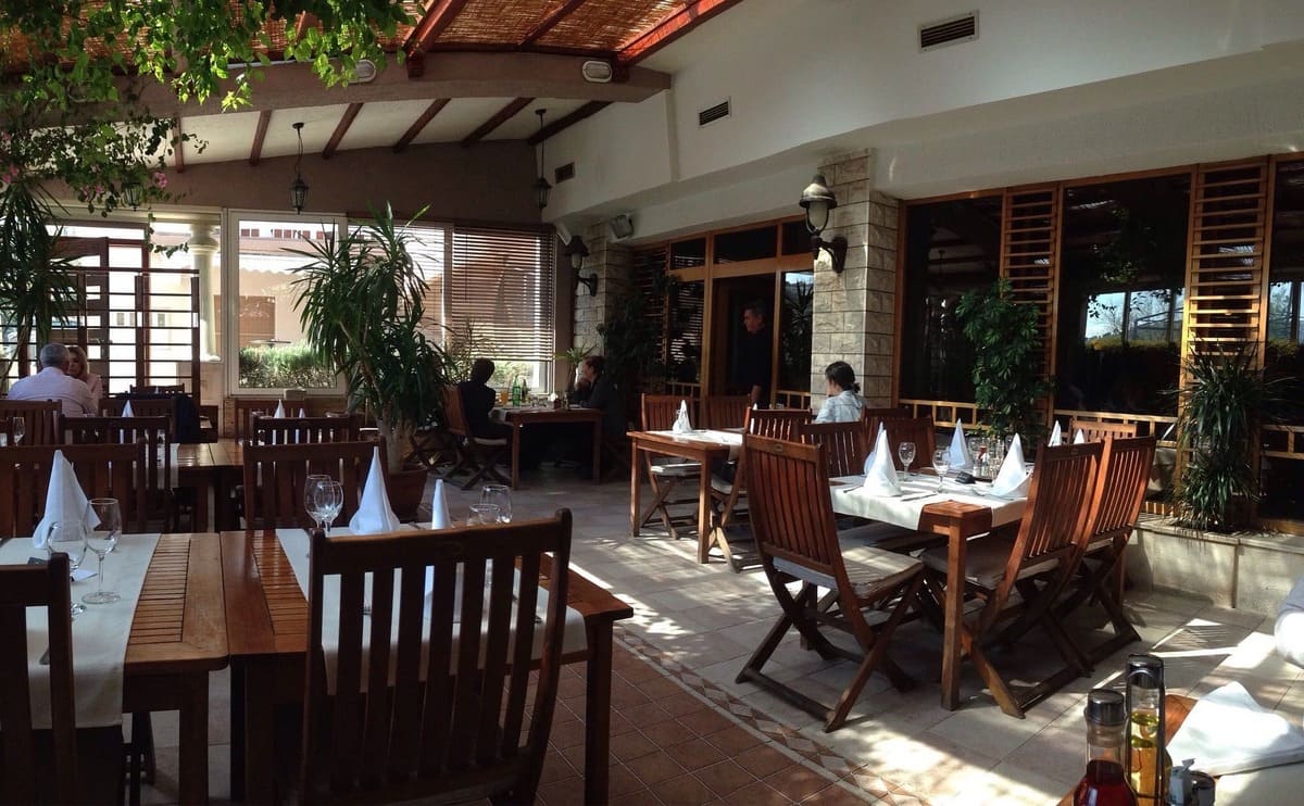 restaurant perlica klis terrasse extérieure