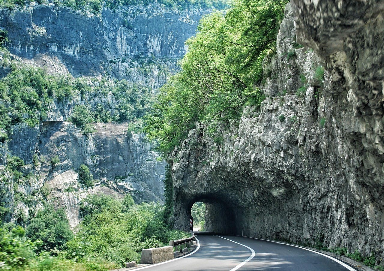 route de montagne dans les balkans (1)