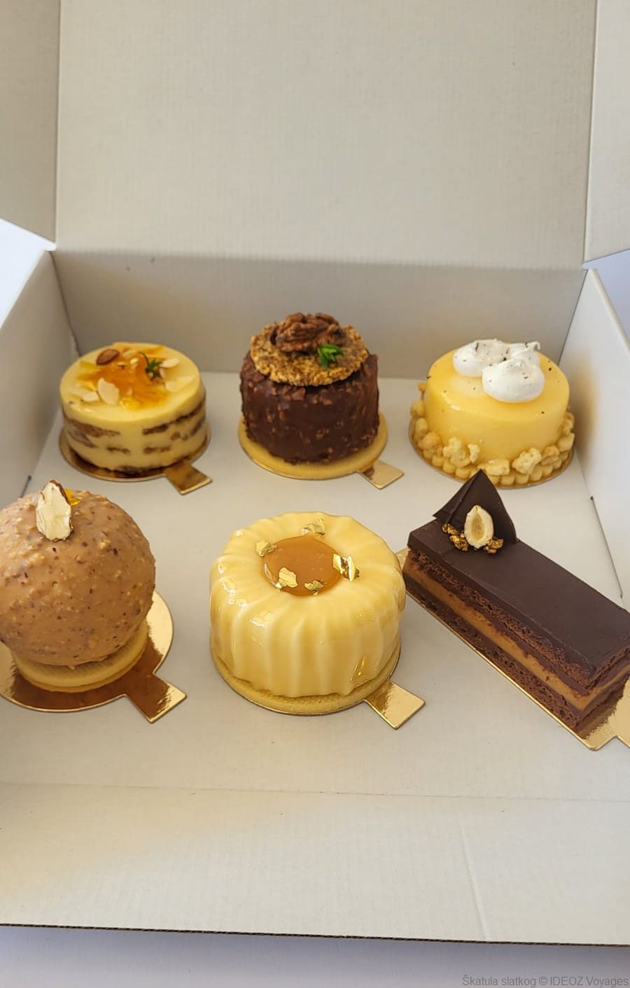 Škatula slatkog patisseries dalmates inspirées de l'ile de brac