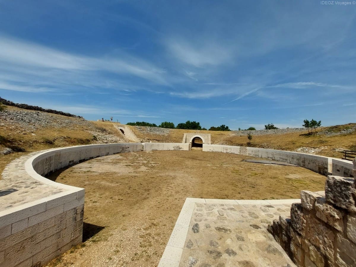Vestiges de l’amphithéâtre romain du camp militaire de Burnum à Krka
