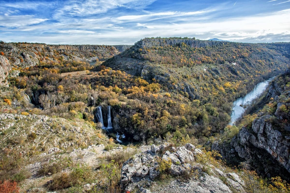 Cascade de Manojlovac et canyon de la Krka aux couleurs d’automne
