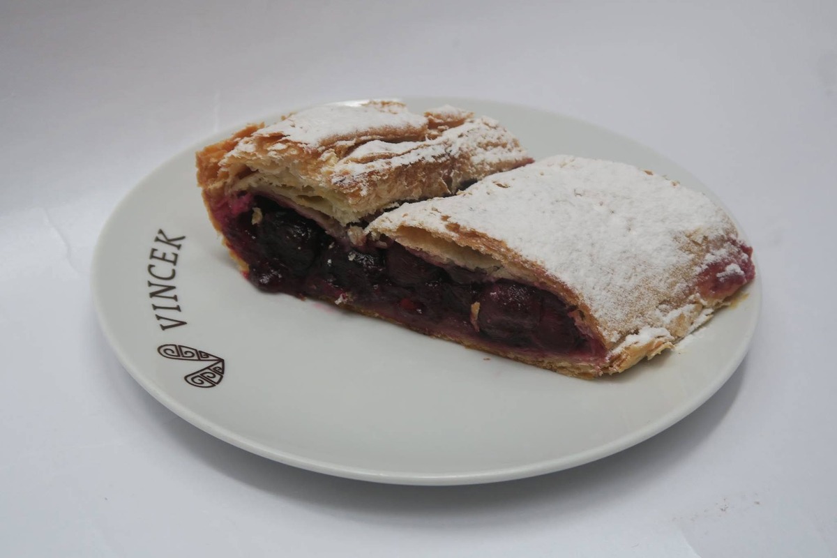 patisserie vincek zagreb strudla strudel aux cerises