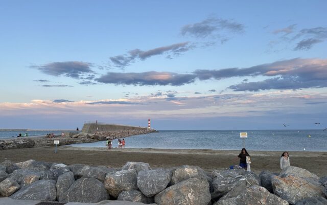 phrare et plage port la nouvelle