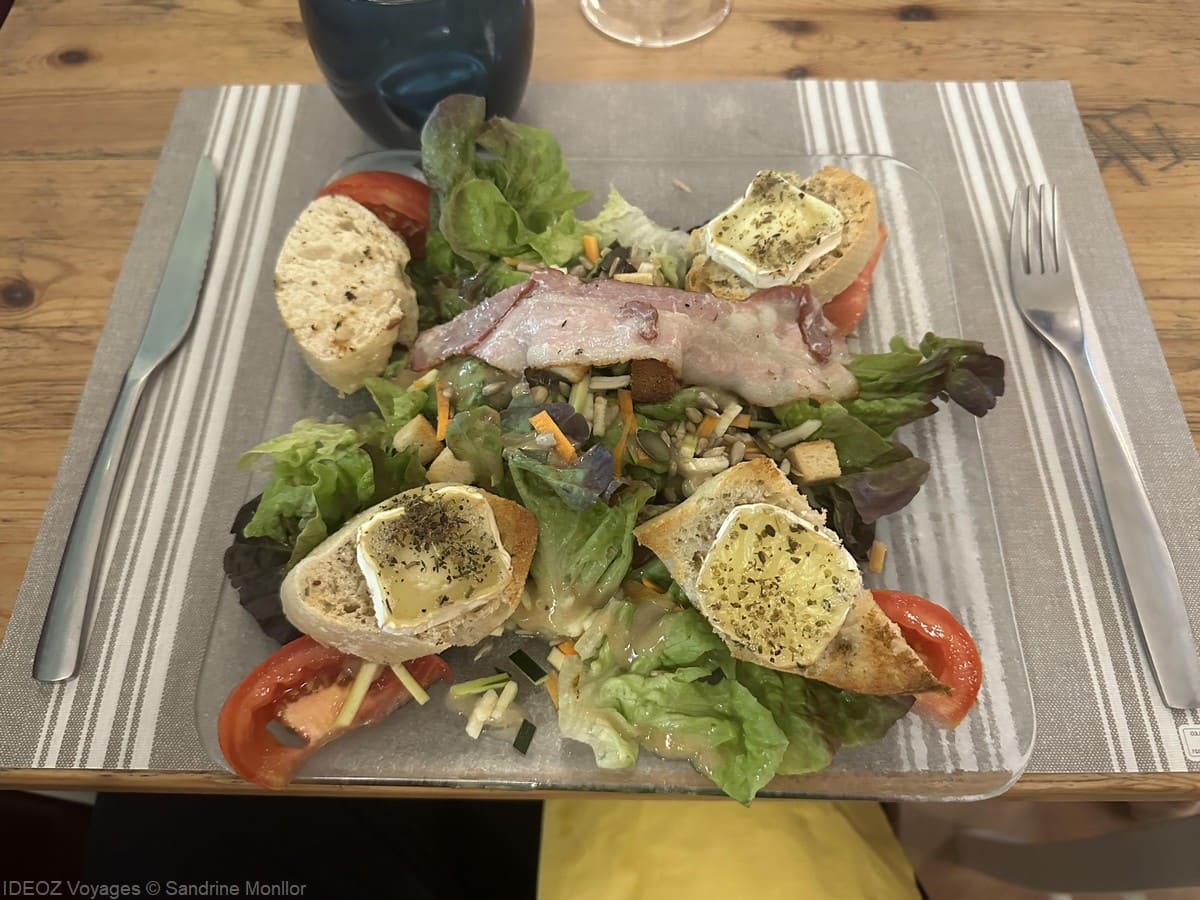 salade de chèvre et lard restaurant le lamparo port la nouvelle