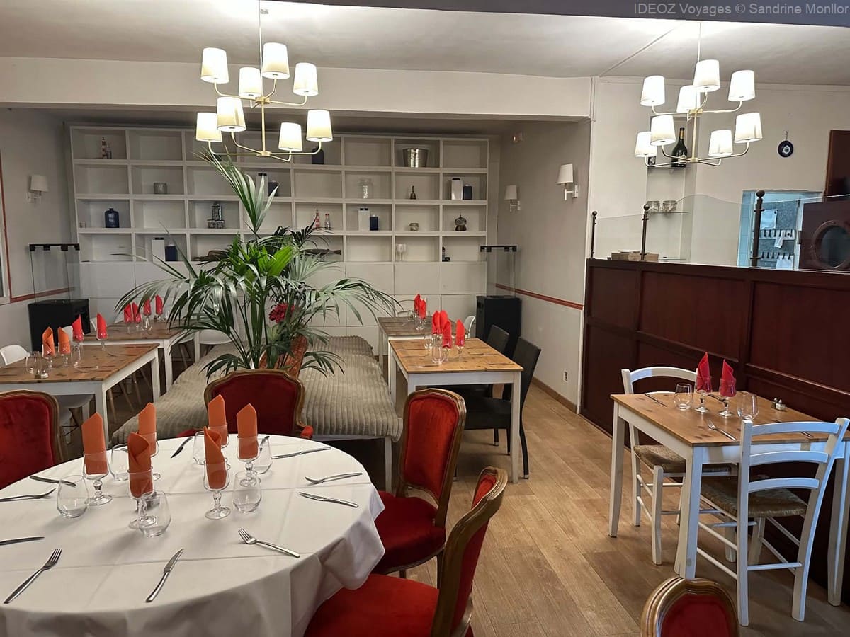 salle intérieure restaurant le lamparo port la nouvelle