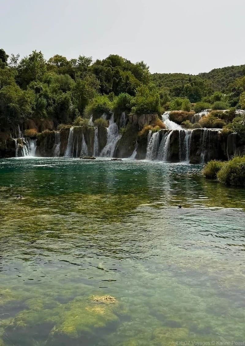 Cascade de Skradinski buk avec un débit réduit après la sécheresse estivale