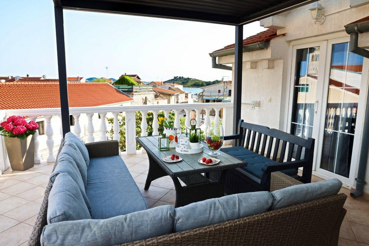 terrasse appartement tri ferala pakostane