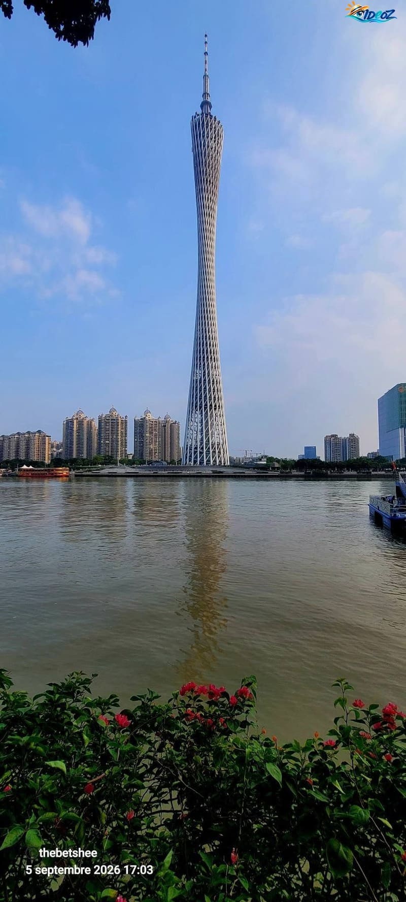 Canton Tower au bord de la rivière des Perles à Guangzhou
