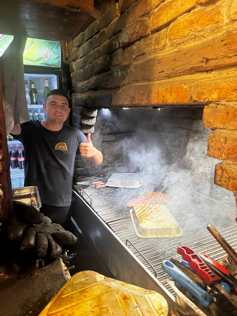 cuisson de la viande devant les clients makedonska kuca split
