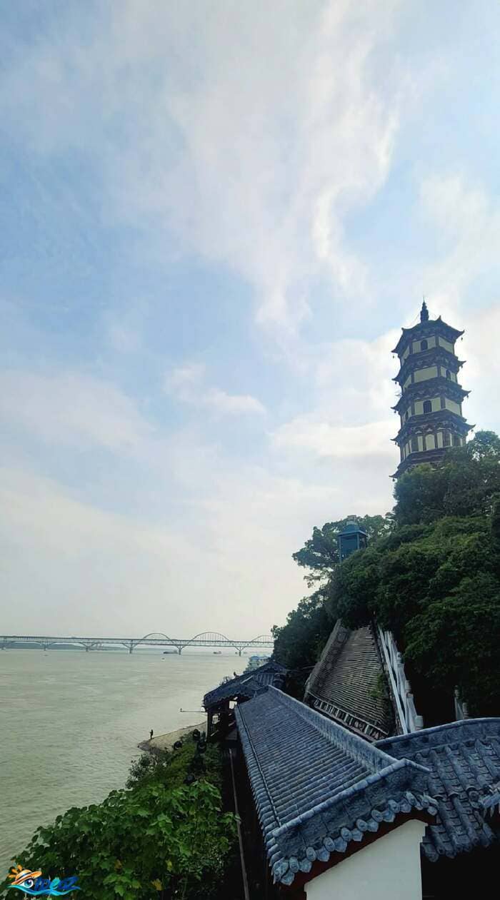 jiujiang pagode dominant le fleuve yangtse