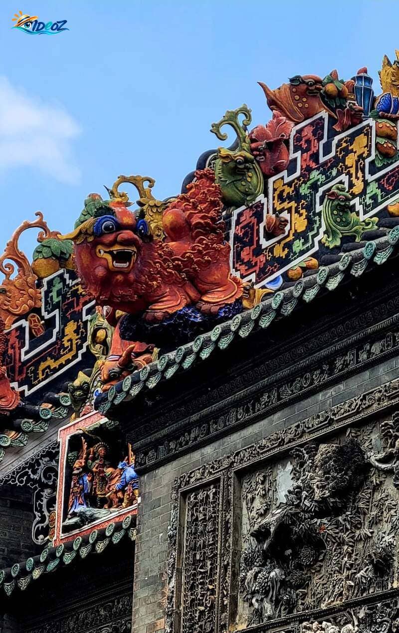 Créature colorée et décors en céramique sur la toiture du Chen Clan Ancestral Hall à Guangzhou