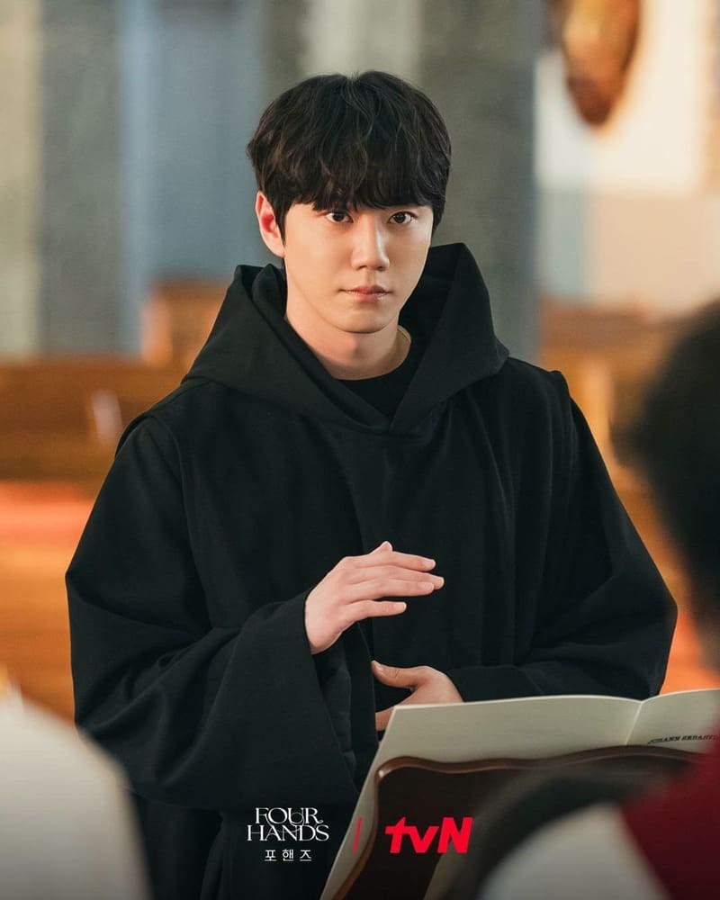 choi jeongyo devant la chorale