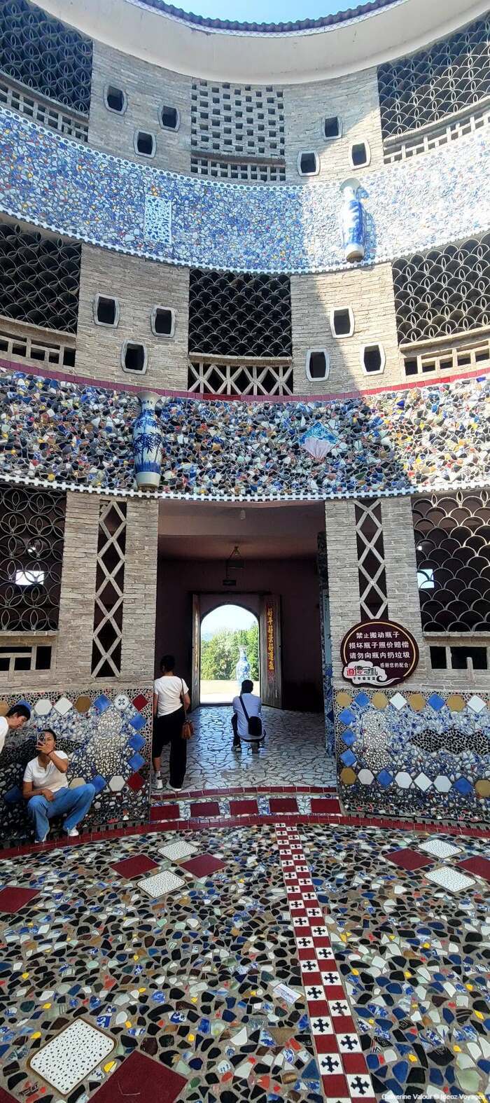 entre jingdezhen et yaoli palais de porcelaine intérieu en mosaique