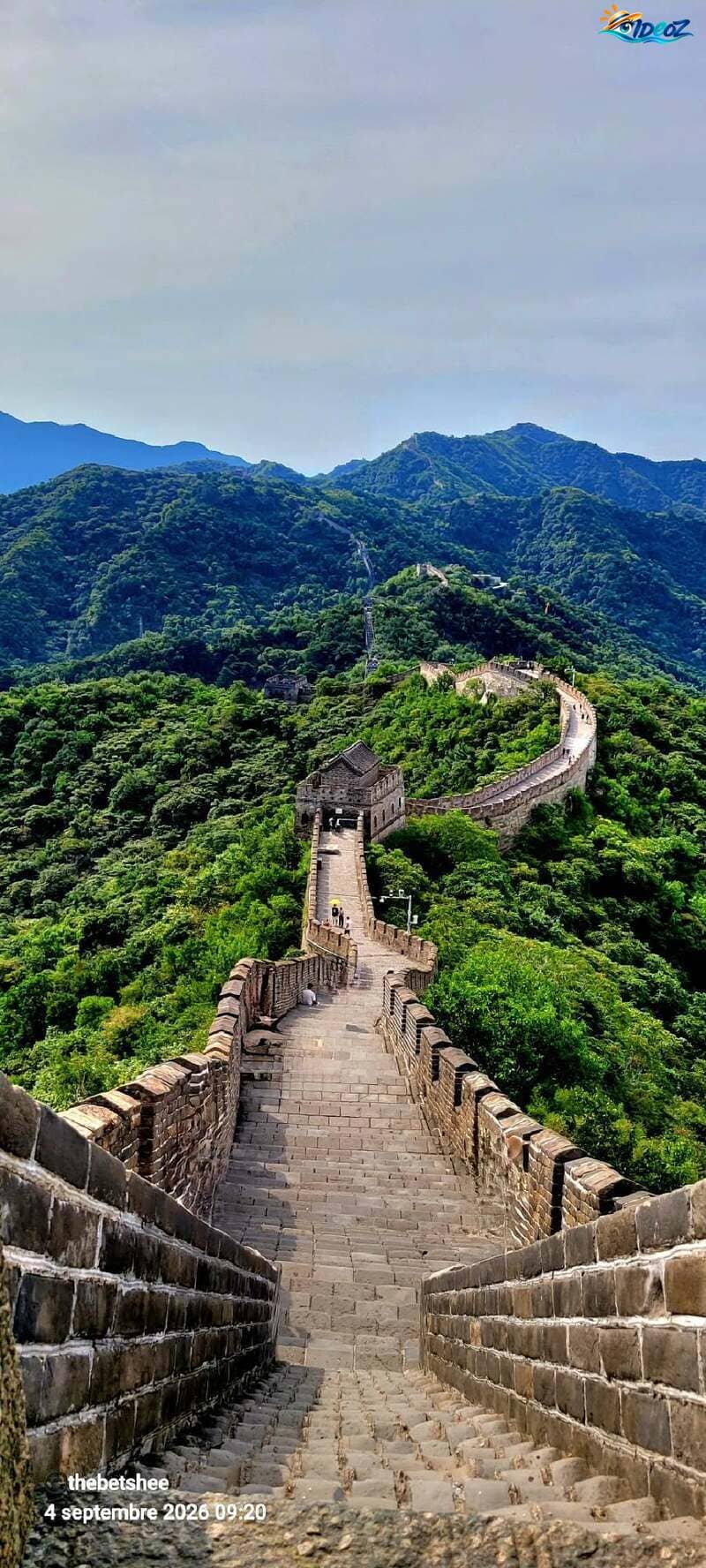 Grande Muraille de Chine serpentant à travers les montagnes près de Pékin