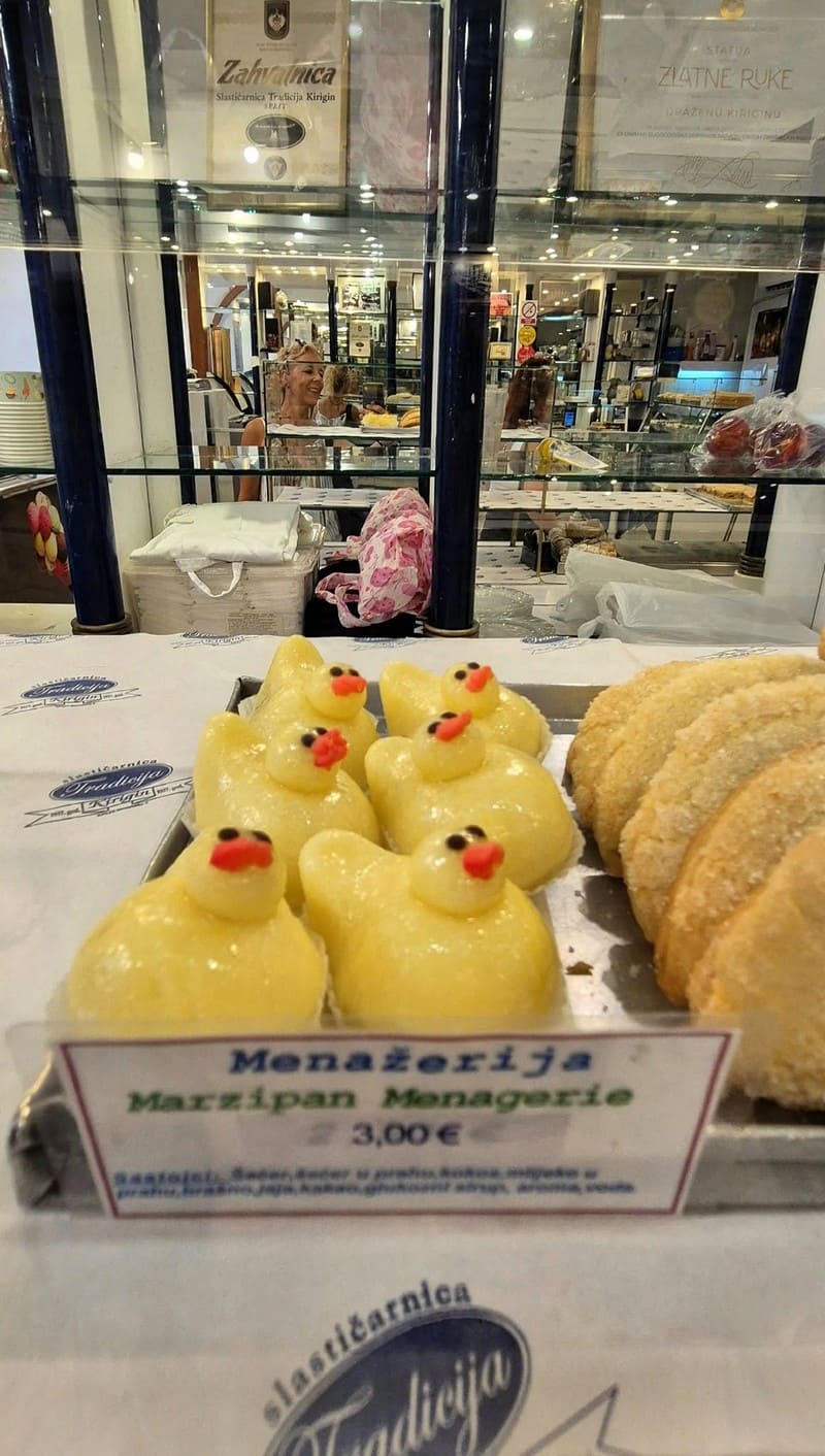patisserie tradicija split petits poussains en massepain