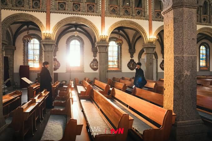 retrouvailles de kang pio et choi jeongyo dans une église (1)