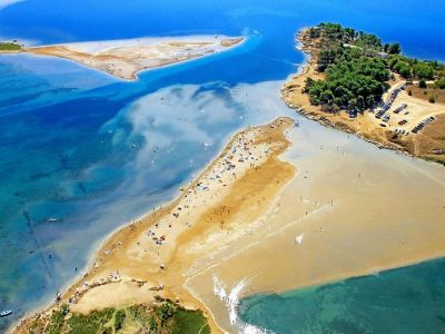Plage de Kraljicina Ninska Laguna lagon bleu et plage de sable à Nin en Dalmatie